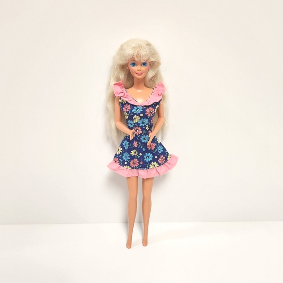 5/$20 1996 Barbie 6 Fashions Dress - Picture 2 of 5